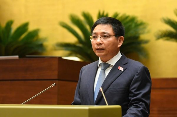 Bộ trưởng Bộ Tài chính Nguyễn Văn Thắng trình bày tờ trình