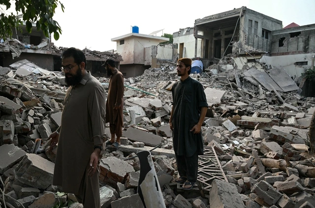 Người dân Pakistan tại nơi bị Ấn Độ tấn công gần TP.Lahore