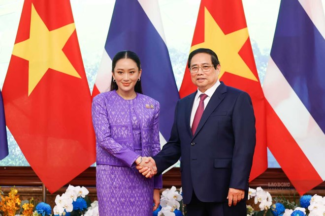 Thủ tướng Phạm Minh Chính và Thủ tướng Paetongtarn Shinawatra trước cuộc họp hẹp ngày 16/5