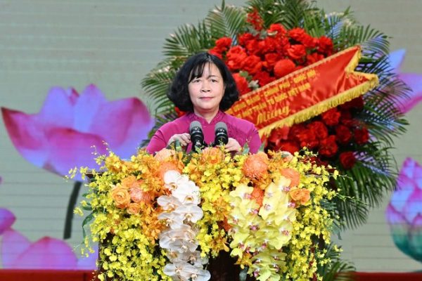 Bí thư Thành ủy Hà Nội Bùi Thị Minh Hoài phát biểu tại buổi lễ