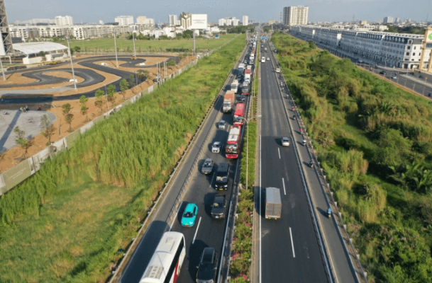 Cao tốc TP HCM - Long Thành đoạn gần nút giao An Phú, TP Thủ Đức. Ảnh: Quỳnh Trần